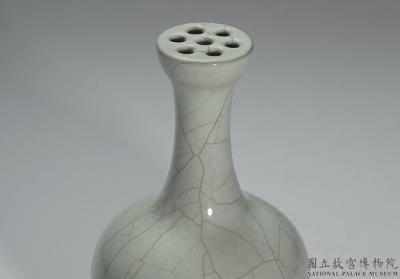 图片[2]-Flower vase with seven-hole body in green glaze, Qing dynasty, Qianlong reign (1736-1795)-China Archive